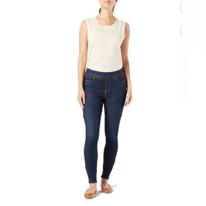 LEVI’S Signature Totally Shaping Pull-On Jeans - NEW w/ Tags - Size 12